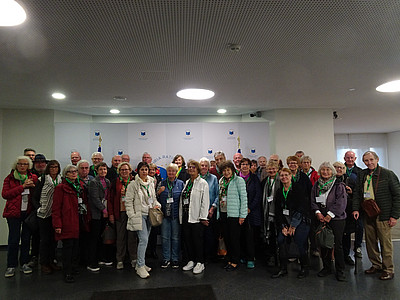 Gruppenbild der Reisegruppe im EU-Rechnungshof