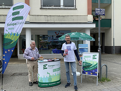 Infostand der Europa-Union Hochtaunus bei der Europawahl 2024